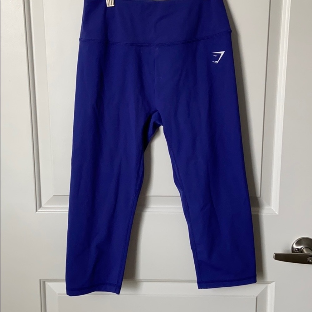 Gym shark crop leggings